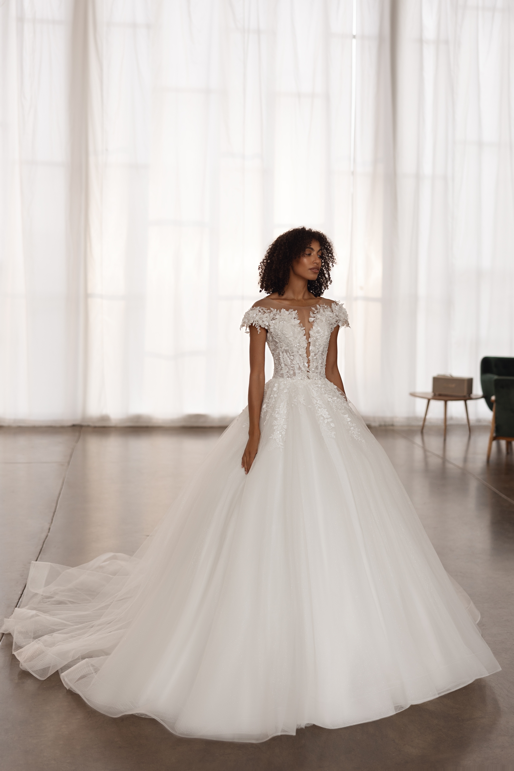 618